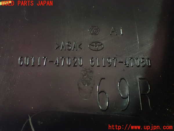 2UPJ-31021100]プリウスPHV(ZVW52)右前コーナーパネル 中古_m0003.jpg