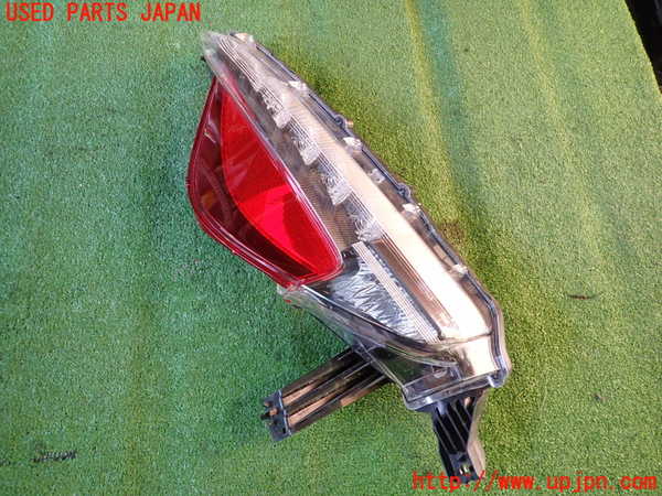 2UPJ-31021550]プリウスPHV(ZVW52)右リアフィニッシャー 中古_m0001.jpg