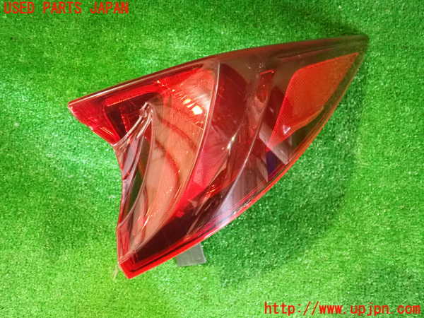 2UPJ-31021530]プリウスPHV(ZVW52)右テールランプ 中古_m0001.jpg