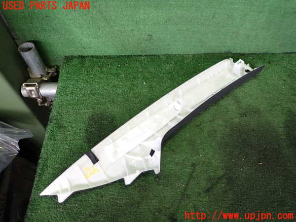 2UPJ-31037660]プリウスPHV(ZVW52)左フロントピラートリム 中古_m0002.jpg