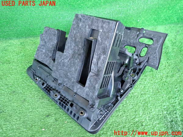 2UPJ-31077516]アウディ・TT クーペ(FVCJS)グローブボックス1 中古_m0002.jpg