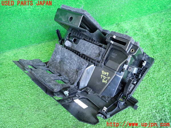 2UPJ-31077516]アウディ・TT クーペ(FVCJS)グローブボックス1 中古_m0003.jpg