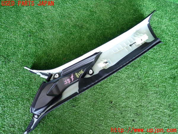 2UPJ-31077655]アウディ・TT クーペ(FVCJS)右フロントピラートリム 中古_m0002.jpg