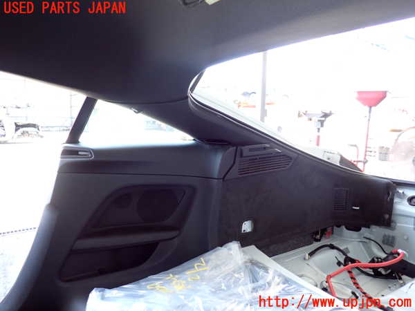 2UPJ-31077675]アウディ・TT クーペ(FVCJS)右リアピラートリム 中古_m0001.jpg