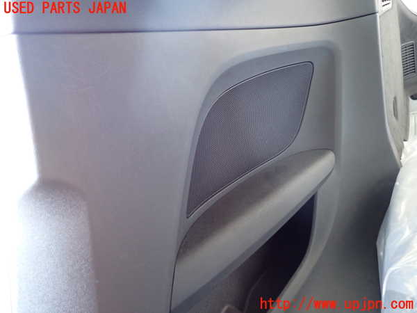 2UPJ-31077675]アウディ・TT クーペ(FVCJS)右リアピラートリム 中古_m0003.jpg