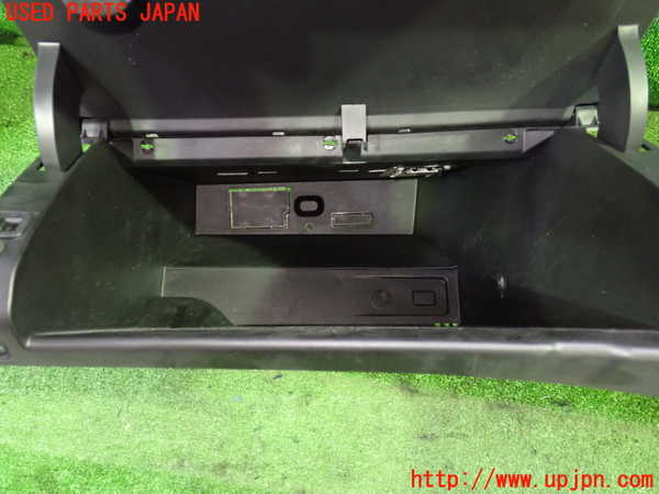 5UPJ-31087516]プジョー・RIFTER(リフター) グローブボックス1 中古_m0003.jpg