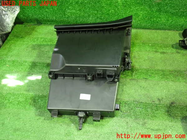 5UPJ-31087516]プジョー・RIFTER(リフター) グローブボックス1 中古_m0004.jpg