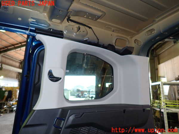 1UPJ-31087675]プジョー・RIFTER(リフター) 右リアピラートリム 中古_m0002.jpg