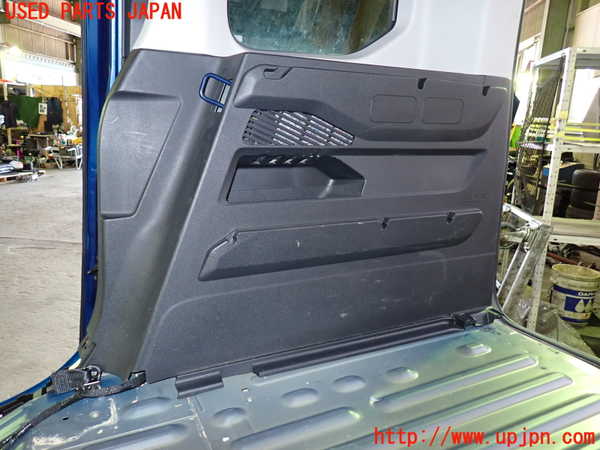 1UPJ-31087675]プジョー・RIFTER(リフター) 右リアピラートリム 中古_m0003.jpg