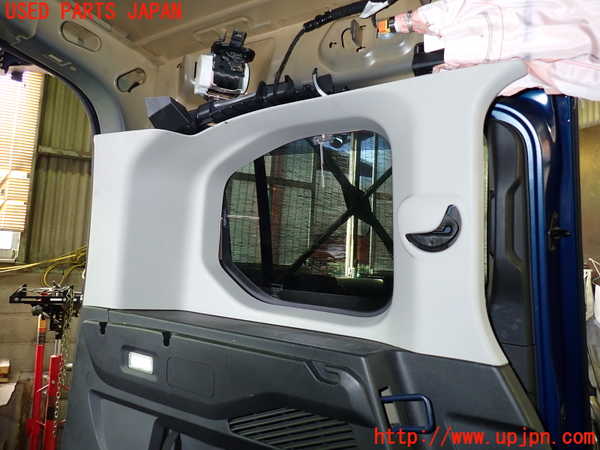 1UPJ-31087680]プジョー・RIFTER(リフター) 左リアピラートリム 中古_m0002.jpg