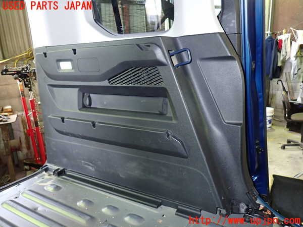 1UPJ-31087680]プジョー・RIFTER(リフター) 左リアピラートリム 中古_m0003.jpg