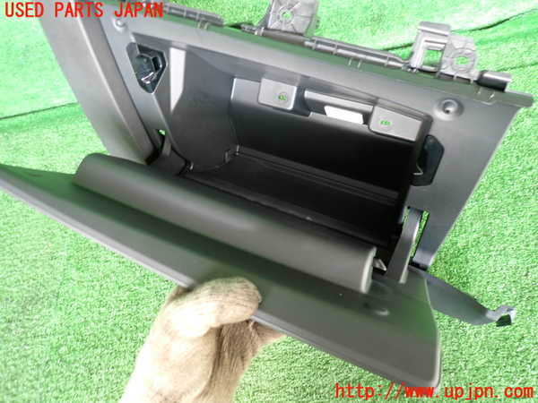2UPJ-31097516]BMW X1(52EE20)グローブボックス1 中古 (U11)_m0002.jpg