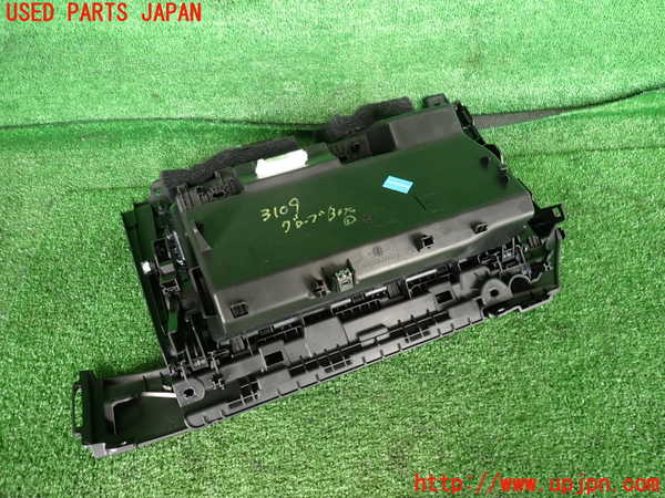2UPJ-31097516]BMW X1(52EE20)グローブボックス1 中古 (U11)_m0003.jpg