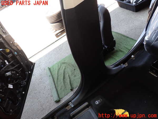 2UPJ-31097665]BMW X1(52EE20)右センターピラートリム 中古 (U11)_m0003.jpg