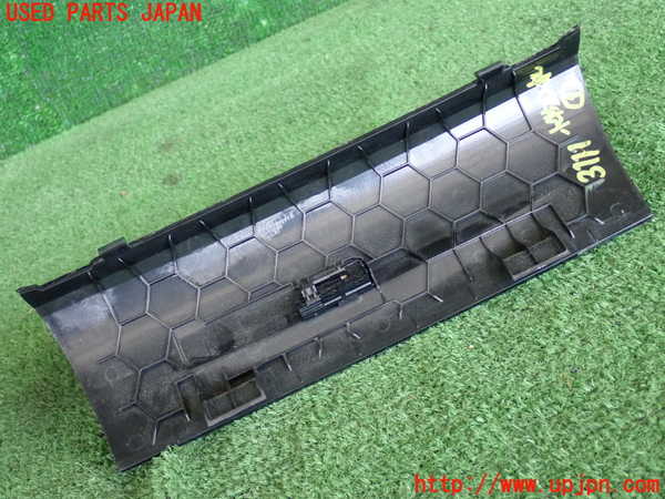 2UPJ-31117841]BMW 420i グランクーペ(4A20)小物入れ1 中古 F36_m0003.jpg