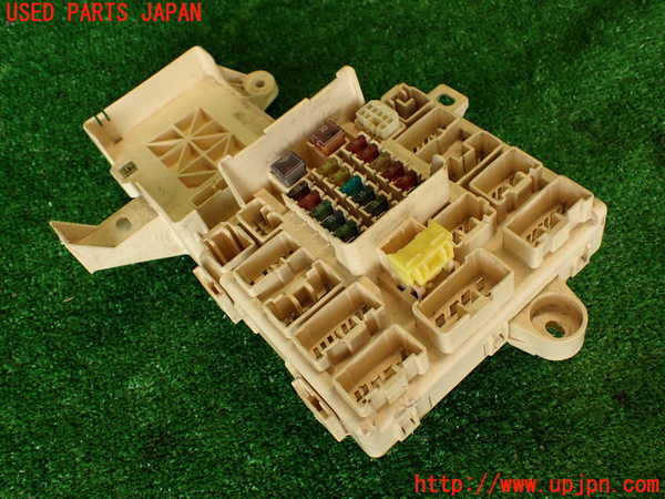 2UPJ-31146741]アルテッツァ(SXE10)ヒューズボックス1 中古_m0001.jpg