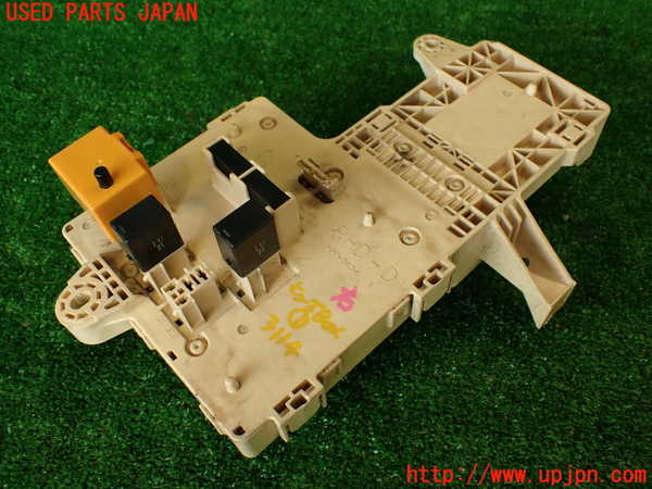 2UPJ-31146741]アルテッツァ(SXE10)ヒューズボックス1 中古_m0002.jpg