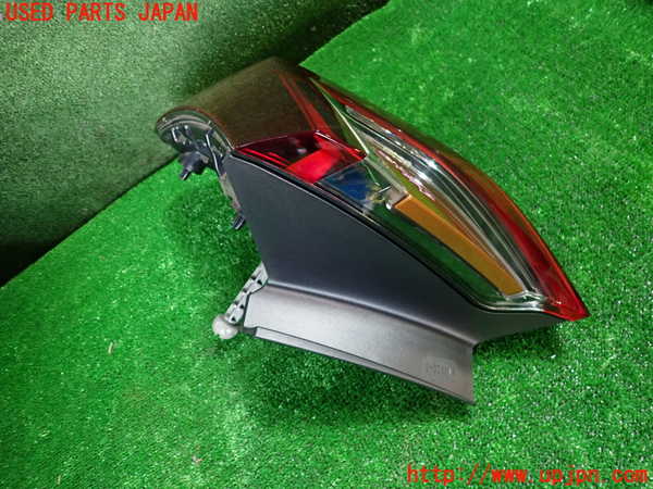 1UPJ-31181530]ルノー・キャプチャー(HJBH5H)右テールランプ 中古_m0002.jpg
