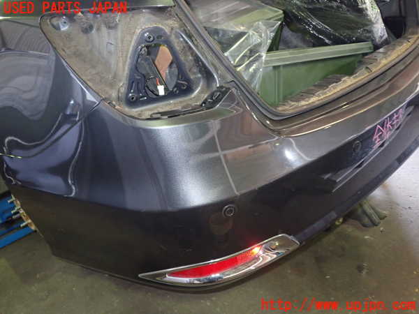 5UPJ-31191610]レジェンド ハイブリッド(KC2)リアバンパー 中古_m0004.jpg