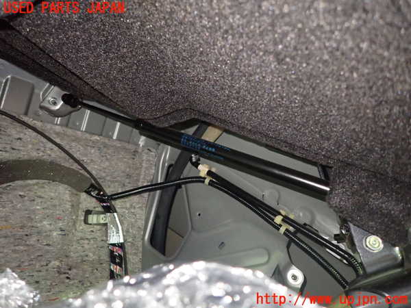 1UPJ-31191506]レジェンド ハイブリッド(KC2)トランクダンパー 中古_m0001.jpg
