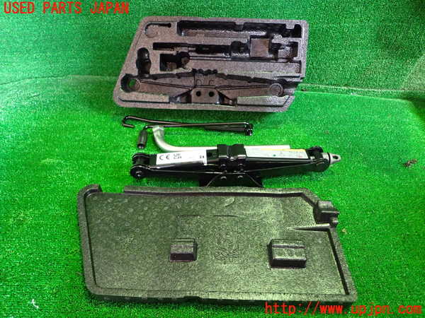 1UPJ-31207805]VW ゴルフ ヴァリアント(CDDXDV)車載工具 中古_m0001.jpg