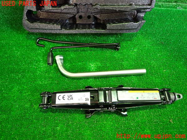 1UPJ-31207805]VW ゴルフ ヴァリアント(CDDXDV)車載工具 中古_m0002.jpg
