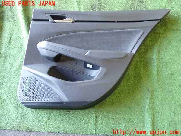 1UPJ-31201294]VW ゴルフ ヴァリアント(CDDXDV)右後ドア内張り 中古_m0001.jpg