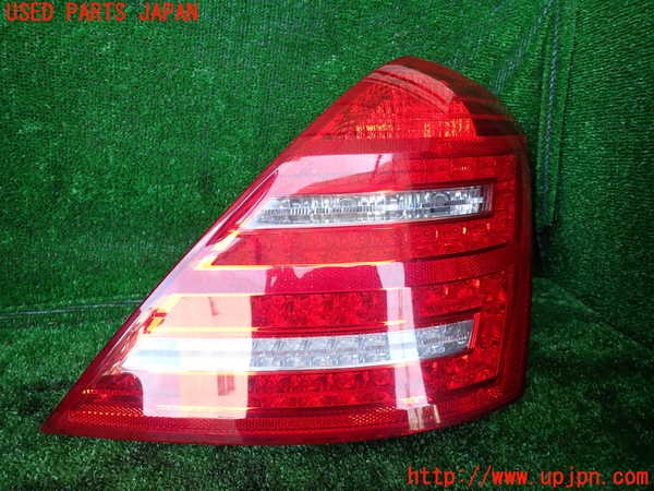 1UPJ-31211530]ベンツ S ハイブリッド W221(221095)右テールランプ 中古_m0001.jpg