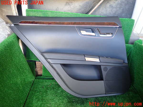 1UPJ-31211324]ベンツ S ハイブリッド W221(221095)左後ドア内張り 中古_m0001.jpg