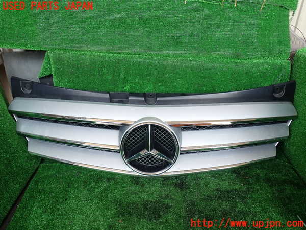 1UPJ-31221050]ベンツ V350 W639(639350)ラジエターグリル 中古_m0001.jpg