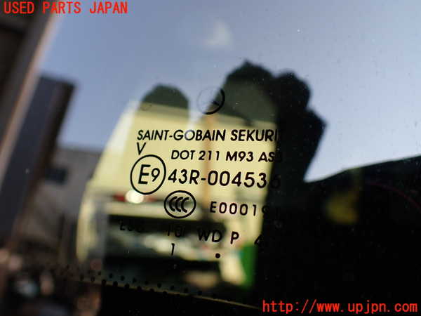 5UPJ-31221380]ベンツ V350 W639(639350)右クォーターガラス 中古 SAINT-GOBAIN SEKURIT M93 43R-004536_m0003.jpg