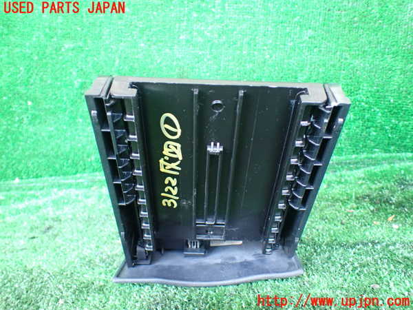 1UPJ-31227821]ベンツ V350 W639(639350)灰皿1 中古_m0003.jpg