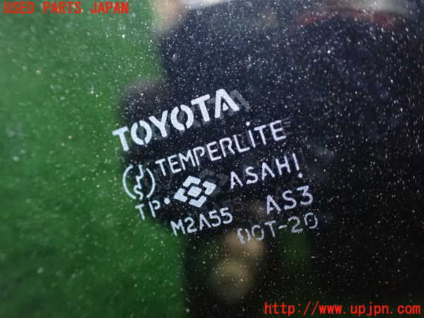 1UPJ-31231370]ハイエースワゴン100系(KZH100G)右サイドセンターガラス M2A55 中古_m0002.jpg