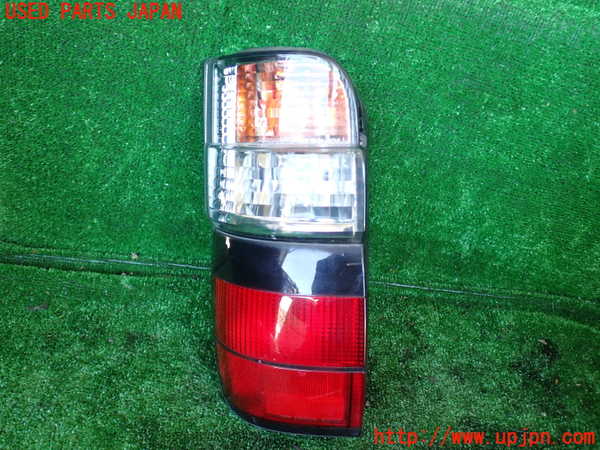 1UPJ-31231536]ハイエースワゴン100系(KZH100G)左テールランプ 中古_m0001.jpg