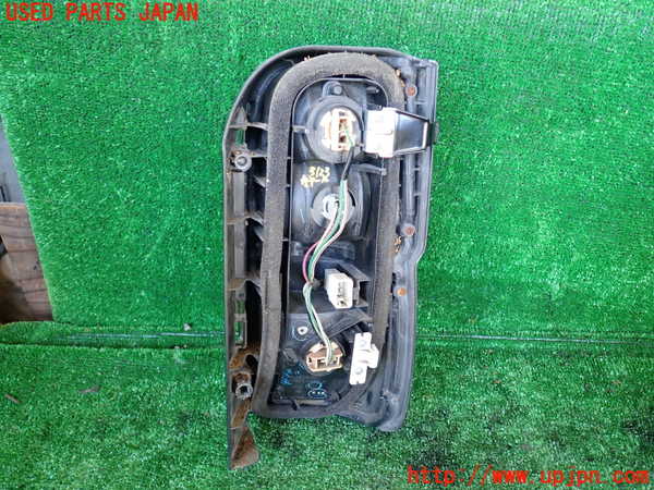 1UPJ-31231536]ハイエースワゴン100系(KZH100G)左テールランプ 中古_m0002.jpg