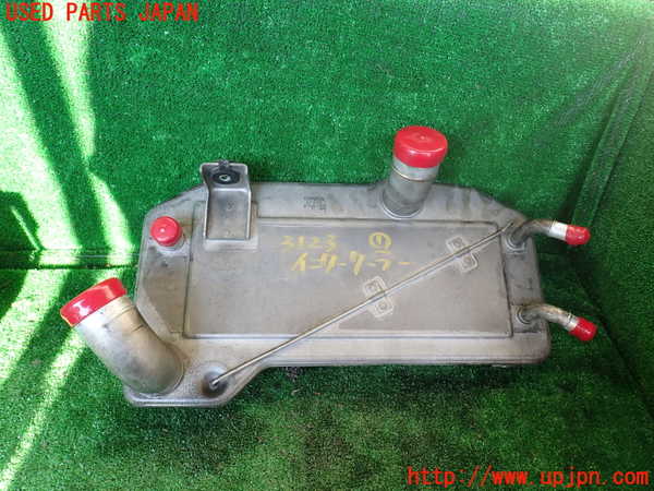 1UPJ-31232451]ハイエースワゴン100系(KZH100G)インタークーラー1 中古_m0001.jpg