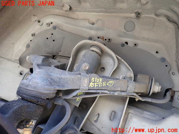 1UPJ-31235126]ハイエースワゴン100系(KZH100G)右フロントアッパーアーム1 中古_m0001.jpg