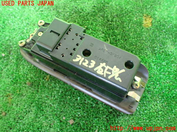 1UPJ-31236240]ハイエースワゴン100系(KZH100G)右前パワーウィンドウスイッチ 中古_m0002.jpg