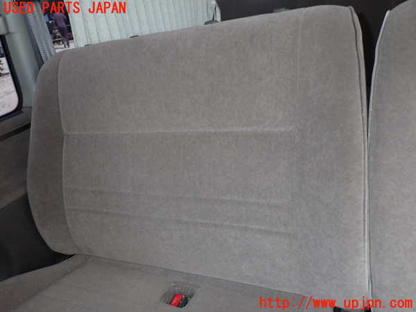 1UPJ-31237145]ハイエースワゴン100系(KZH100G)右2列目シート 中古_m0002.jpg