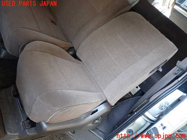 1UPJ-31237175]ハイエースワゴン100系(KZH100G)左2列目シート 中古_m0001.jpg