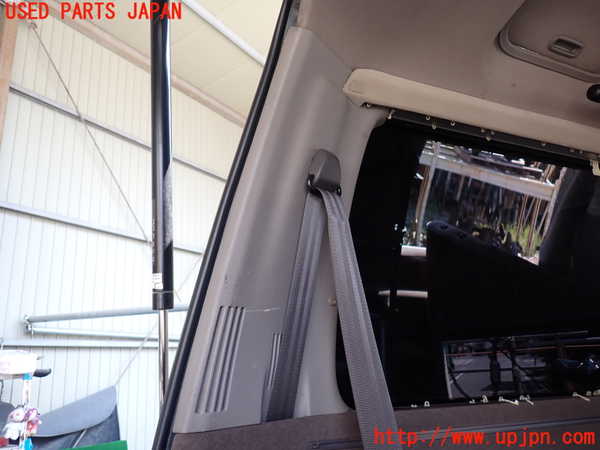1UPJ-31237680]ハイエースワゴン100系(KZH100G)左リアピラートリム 中古_m0001.jpg