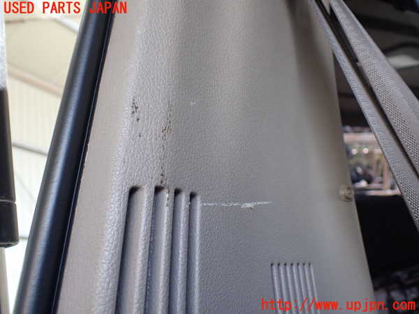 1UPJ-31237680]ハイエースワゴン100系(KZH100G)左リアピラートリム 中古_m0002.jpg