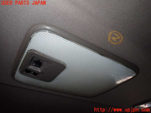 5UPJ-31236412]ハイエースワゴン100系(KZH100G)ルームランプ2 (２列目) 中古_m0001.jpg