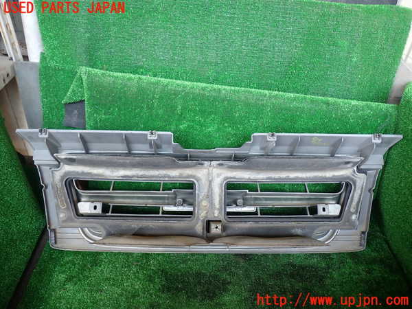 1UPJ-31241050]ビッグホーン(UBS73GW)ラジエターグリル 中古_m0003.jpg
