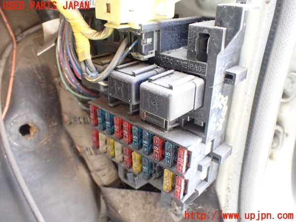 5UPJ-31246741]ビッグホーン(UBS73GW)ヒューズボックス1 中古_m0001.jpg