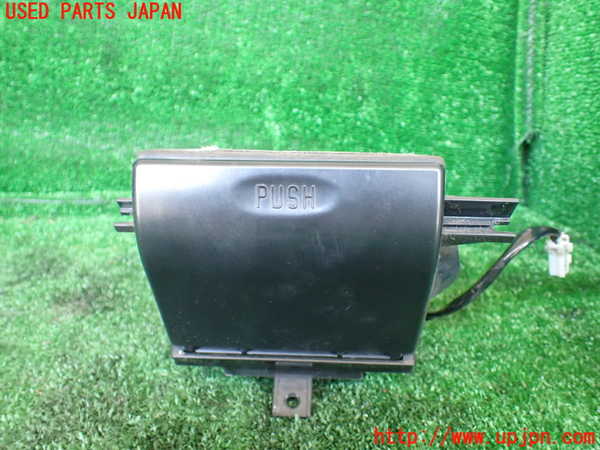 5UPJ-31247821]ビッグホーン(UBS73GW)灰皿1 中古_m0001.jpg