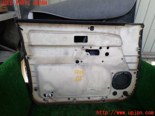 1UPJ-31241234]ビッグホーン(UBS73GW)右前ドア内張り 中古_m0004.jpg