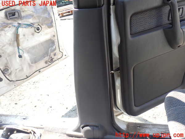 1UPJ-31247665]ビッグホーン(UBS73GW)右センターピラートリム 中古_m0001.jpg