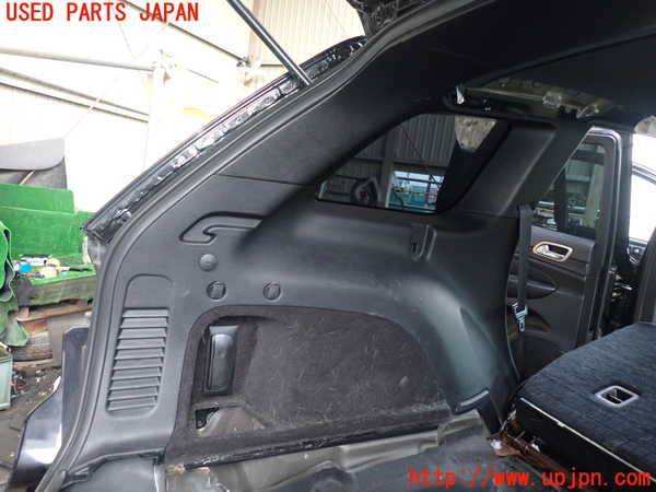 1UPJ-31267680]ジープ・グランドチェロキー(WK36T)左リアピラートリム 中古_m0001.jpg