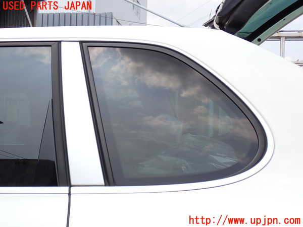 2UPJ-31291382]ポルシェ・カイエン ターボ(9PAM4851A)左クォーターガラス (43R-00069 M2) 中古_m0001.jpg